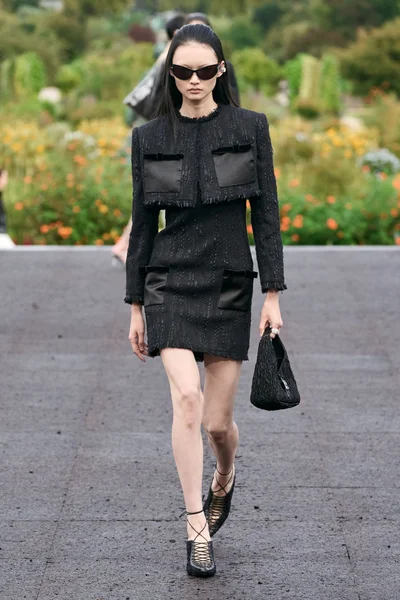 Look 11